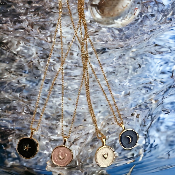 Adorable Fashion Necklaces - White Heart Necklace NWOT - Picture 3 of 4